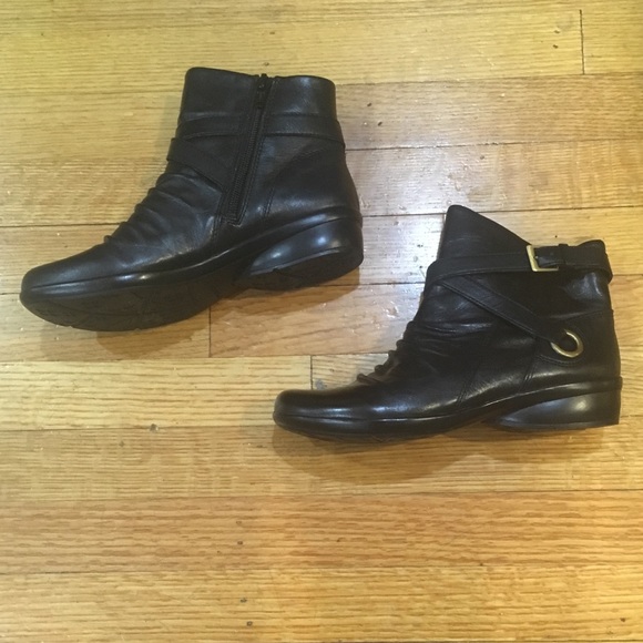 Naturalizer Cycle Black Ankle Boot - Picture 6 of 6